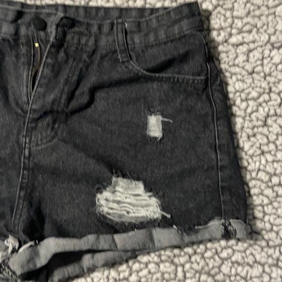 Black cut off denim jeans - Picture 7 of 10